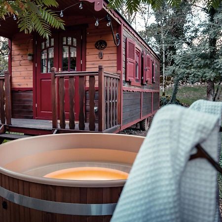 Le Roulottes Du Petit Gouffre De Padirac Avec Spa Dış mekan fotoğraf